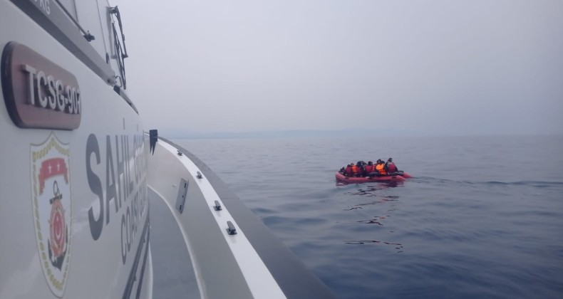 Ayvalık’ta 17 göçmen yakalandı