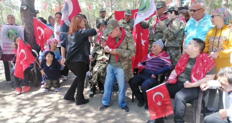 Ayvalık’ta engellilerin askerlik heyecanı
