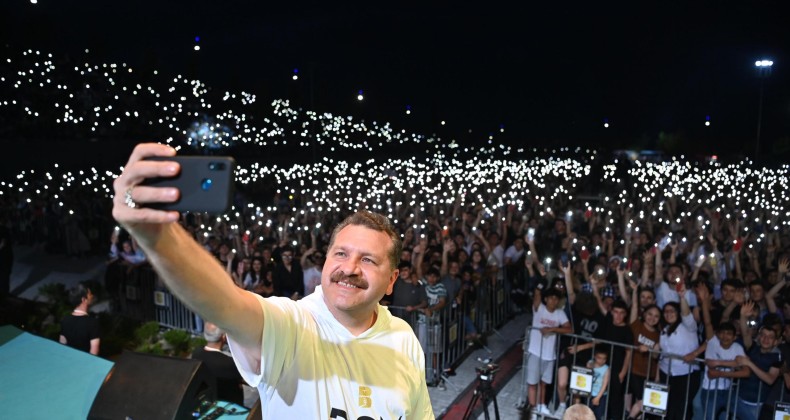 İŞTE BELEDİYE BAŞKANI İŞTE CUMHURİYET GENÇLİĞİ