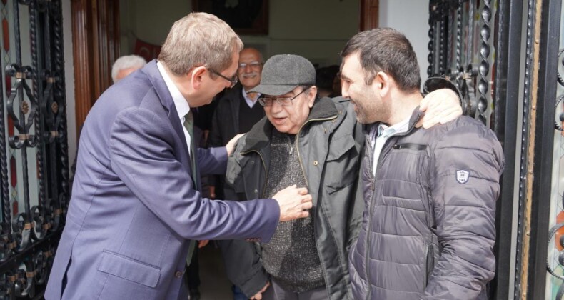 Ayvalık Türk Ocağı Efsane Belediye Başkanı Ahmet Tüfekçi’yi unutmadı