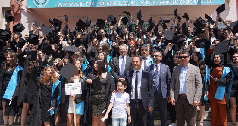 BAÜ Ayvalık MYO’da mezuniyet coşkusu