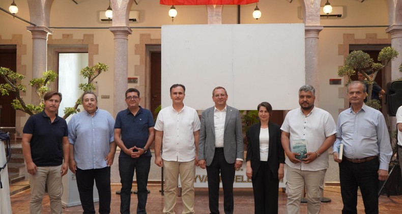 Ayvalık Tarihi Üzerine Akademik Çalışmalar Seçkisi kitabı tanıtıldı