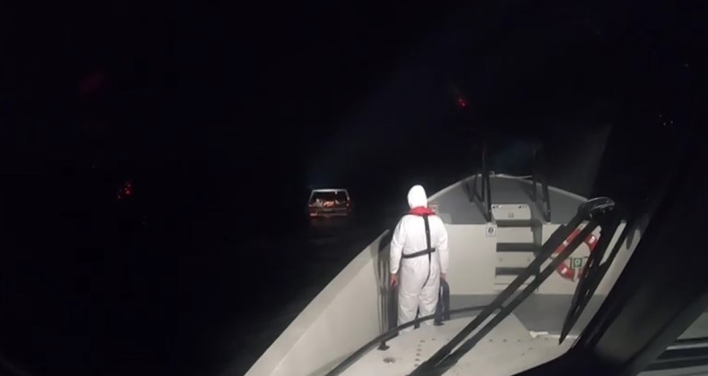 Ayvalık’ta 10 göçmen kurtarıldı