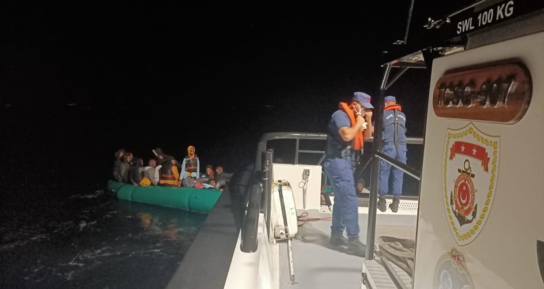 Ayvalık’ta 49 düzensiz göçmen yakalandı
