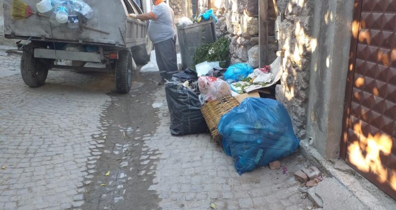 Ayvalık Belediyesi, bayramda iki bin ton çöp topladı