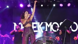 Melek Mosso Gömeç’i salladı