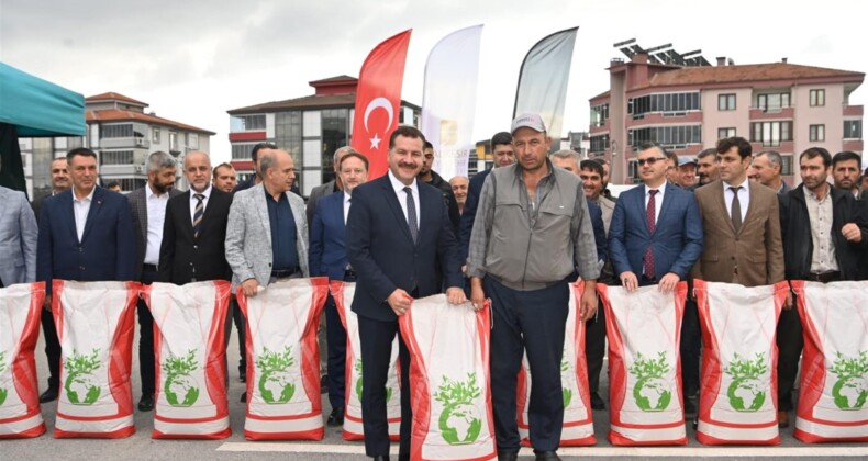 BALIKESİR BÜYÜKŞEHİR BELEDİYESİ’NDEN, ÜRETİCİYE 100 TON SÜT OTU DESTEĞİ