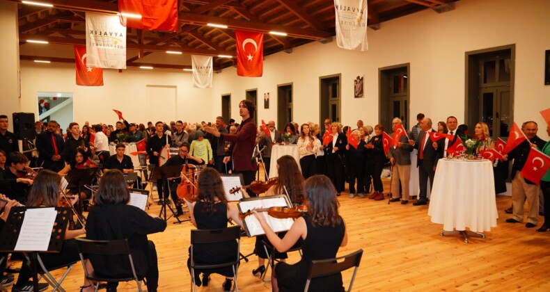 AYVALIK’TA 29 EKİM CUMHURİYET BAYRAMI BALOSU