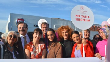 Ünlü oyunculardan meme kanseri farkındalık eylemine tam destek