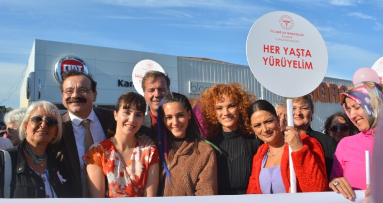 Ünlü oyunculardan meme kanseri farkındalık eylemine tam destek