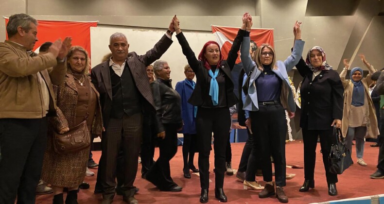 AYVALIK İYİ PARTİ’DE GÜLTEN SÜTÇÜOĞLU GÜVEN TAZELEDİ