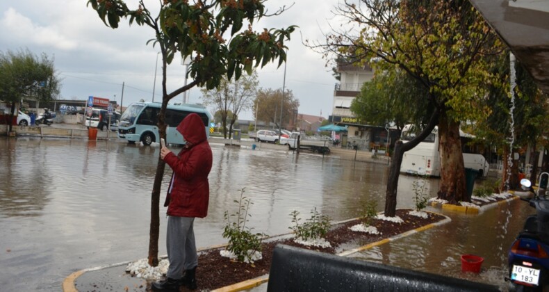 Ayvalık’ta sağanak yağış ucuz atlatıldı