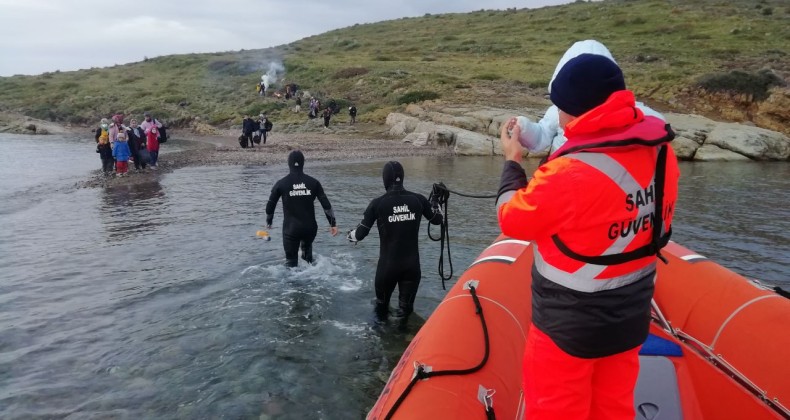 Ayvalık’ta 28 göçmen kurtarıldı
