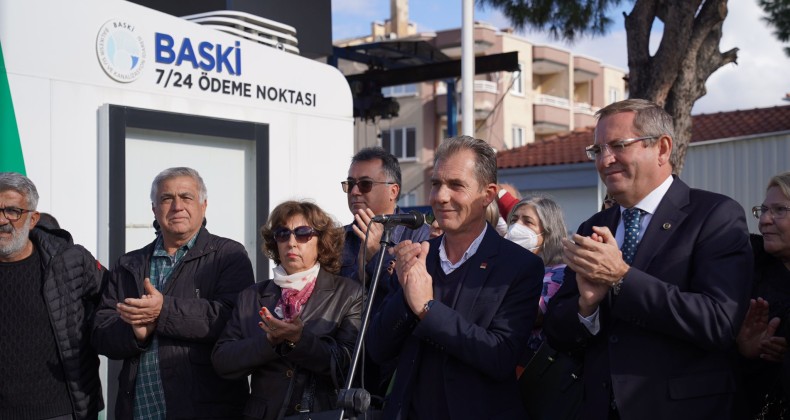 AYVALIK CHP’DEN BASKİ ÖNÜNDE SU EYLEMİ