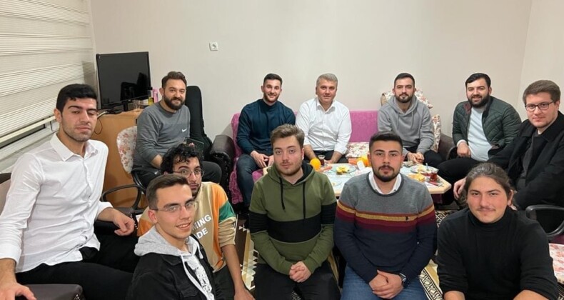 Milletvekili Mustafa Canbey Gençlerle Çiğköfte Yoğurdu