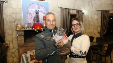 AYVALIK’TA ŞANSLI KEDİ GÜMÜŞ’E 5. DOĞUM GÜNÜ PARTİSİ