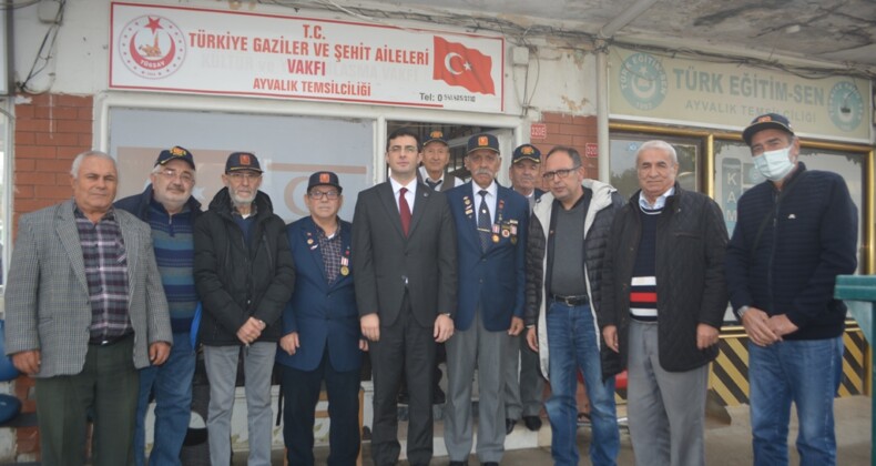 AYVALIK’TA BAŞSAVCI DEMİRBAŞ GAZİLERİ UNUTMADI