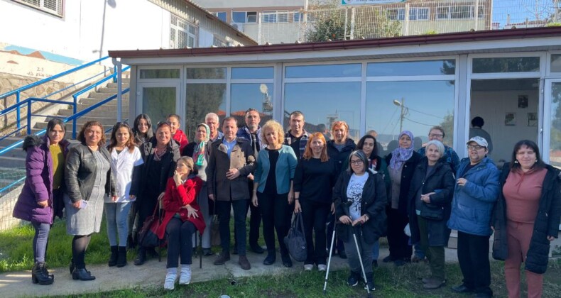 AYVALIK’TA HEM KURSİYERLERİNDEN BOED’Lİ ENGELLİLERE SAÇ VE CİLT BAKIMI