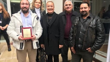 Ayvalık’ta ATO’dan genç işadamı Kandiye’ye plaket