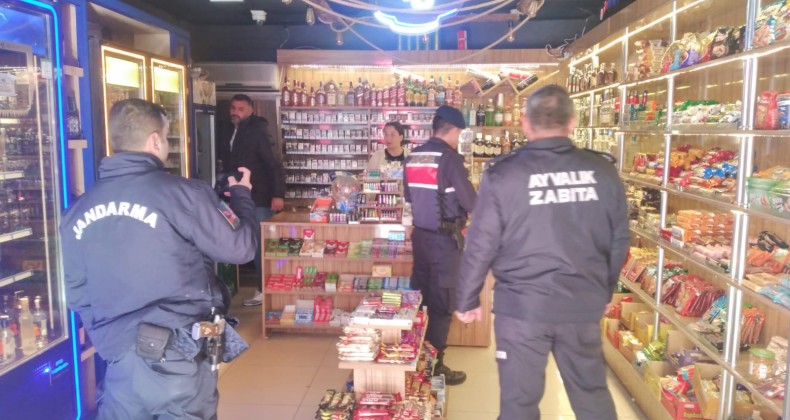AYVALIK’TA MARKETLERE YÖNELİK DENETİMLER SÜRÜYOR