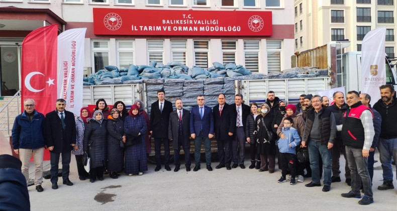BALIKESİR BÜYÜKŞEHİR BELEDİYESİ’NDEN ÜRETİCİYE 10 TON KOMPOST DESTEĞİ