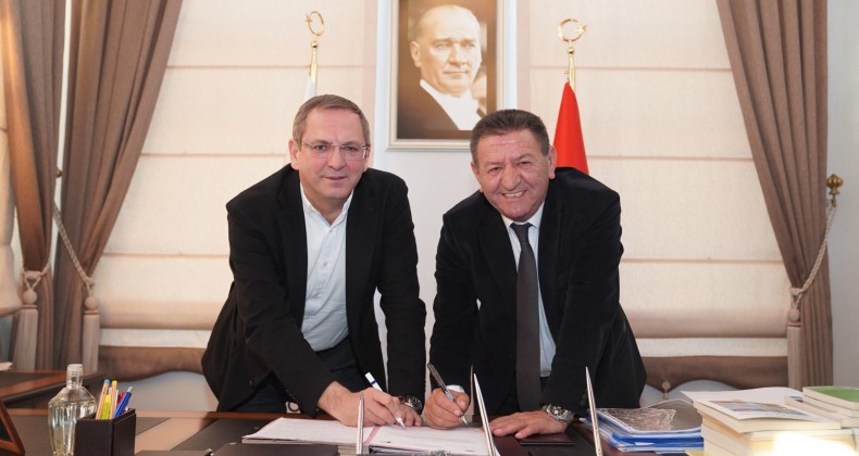 AYVALIK’TA BELEDİYE İŞÇİLERİNİN TOPLU İŞ SÖZLEŞMESİ SEVİNCİ