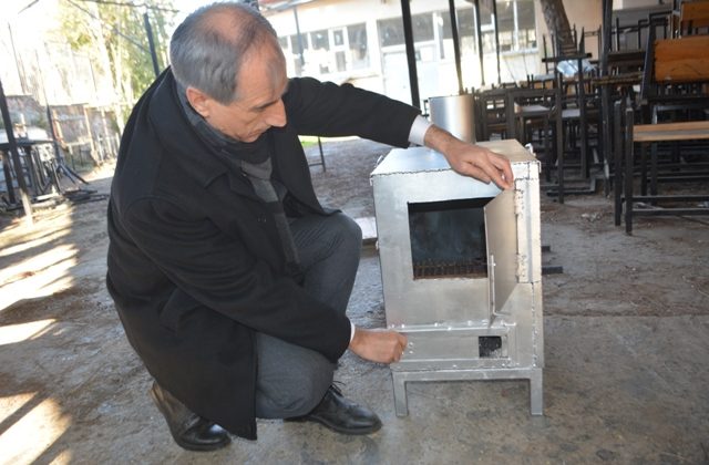 Ayvalıklı öğretmen ve öğrenciler depremzedeler için kenetlendi