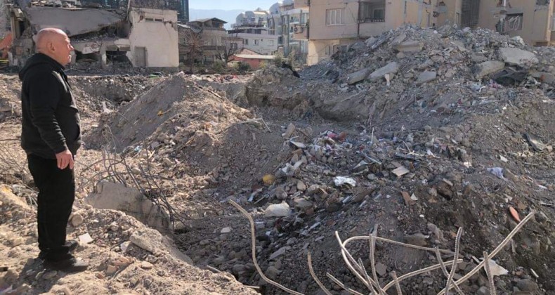 DEPREMDE 15 GAZETECİ YAŞAMINI YİTİRDİ