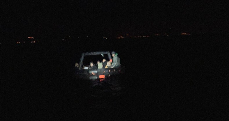AYVALIK’TA 12 GÖÇMEN KURTARILDI