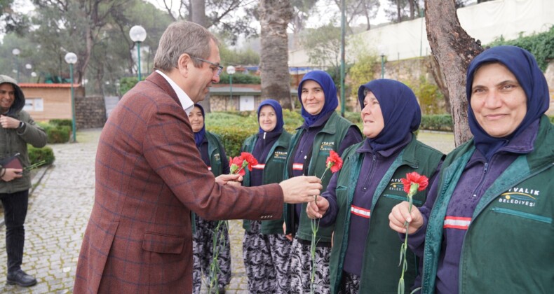 AYVALIK BELEDİYE BAŞKANI ERGİN, “CİNSİYETE DAYALI AYRIMCILIKLA MÜCADELE ETMELİYİZ”