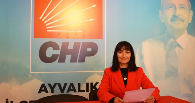 AYVALIK’TA CHP’Lİ KADINLARDAN 8 MART EMEKÇİ KADINLAR GÜNÜ AÇIKLAMASI