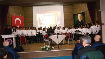 AYVALIK’TA İSTİKLAL MARŞI’NIN KABULÜNÜN 102. YILDÖNÜMÜ KUTLANDI
