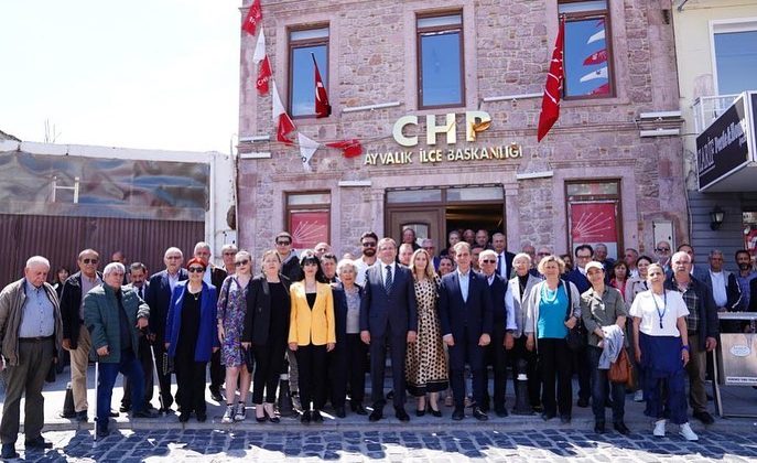 AYVALIK’TA CHP’DEN BAYRAMLAŞMA…