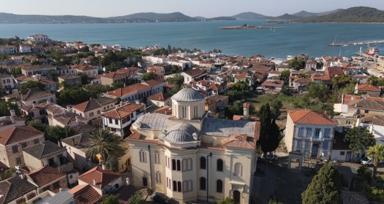 İÇ TURİZMİN LİDERİ AYVALIK BAYRAMDA DOLDU TAŞTI