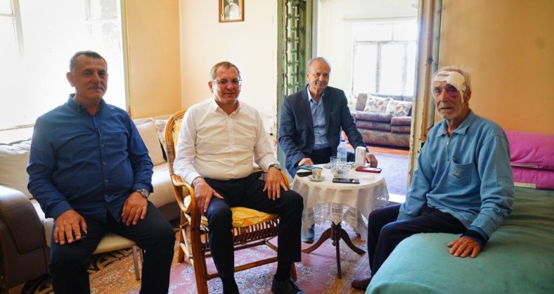 AYVALIK’TA BAŞKAN ERGİN’DEN USTA GAZETECİ ÖMÜR BİR’E ZİYARET