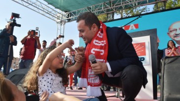 CHP GENEL BAŞKAN YARDIMCISI AKIN, “İKTİDARIMIZDA BU ÜLKEDE HİÇBİR ÇOCUK YATAĞA AÇ GİRMEYECEK”