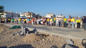 AYVALIK’TA ÇEVRECİLER TEK YÜREK