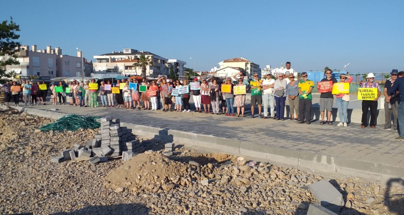 AYVALIK’TA ÇEVRECİLER TEK YÜREK