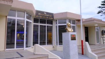AYVALIK’TA ALTINOVA ATATÜRK KÜLTÜR SALONU BAŞTAN SONA YENİLENDİ
