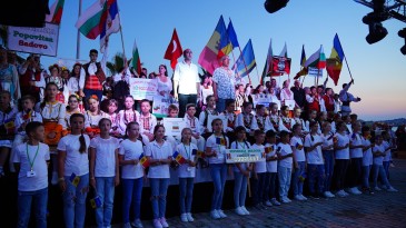 8. Ayvalık Halk Dansları Festivaline coşkulu veda