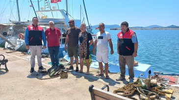 CUNDA ADASI’NDA DENİZ DİBİ TEMİZLİĞİ YAPTILAR