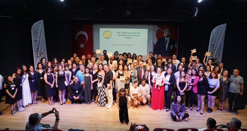 <a>AYVALIK BELEDİYE TİYATROSU’NA İKİ ÖDÜL DAHA GELDİ</a>