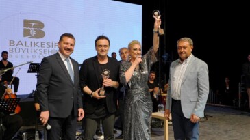 <strong>Muazzez Ersoy: Balıkesir Körfezi’ne bayıldım</strong>