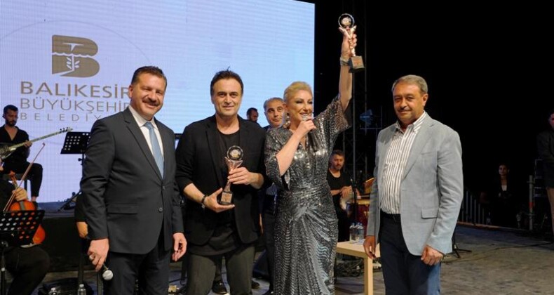<strong>Muazzez Ersoy: Balıkesir Körfezi’ne bayıldım</strong>