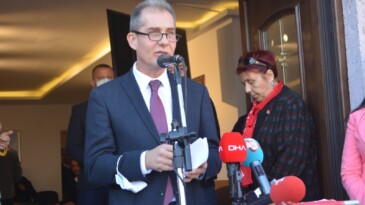 AYVALIK’TA CHP’DEN LOZAN BARIŞ ANTLAŞMASI’NIN 100. YILI AÇIKLAMASI