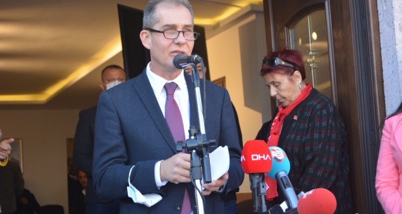 AYVALIK’TA CHP’DEN LOZAN BARIŞ ANTLAŞMASI’NIN 100. YILI AÇIKLAMASI
