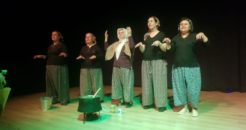 AYVALIK’TA BERGAMALI KÖYLÜ KADINLARDAN İNANILMAZ PERFORMANS