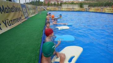 BALIKESİR BÜYÜKŞEHİR BELEDİYESİ, OKUL BAHÇELERİNİ HAVUZA ÇEVİRDİ