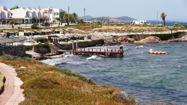 TÜRKİYE’NİN EN ÖNEMLİ TURİZM MERKEZİ AYVALIK İKİ MAVİ BAYRAĞINI KAYBETTİ
