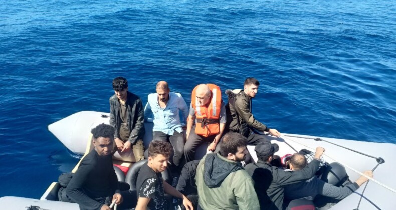 AYVALIK’TA YUNAN UNSURLARININ GERİ İTTİĞİ 13 GÖÇMEN KURTARILDI